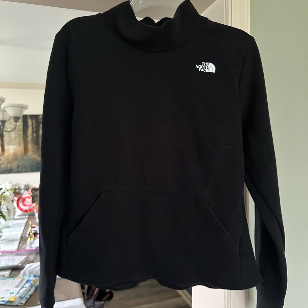 The North Face Black Boxy Long Sleeve Sweatshirt